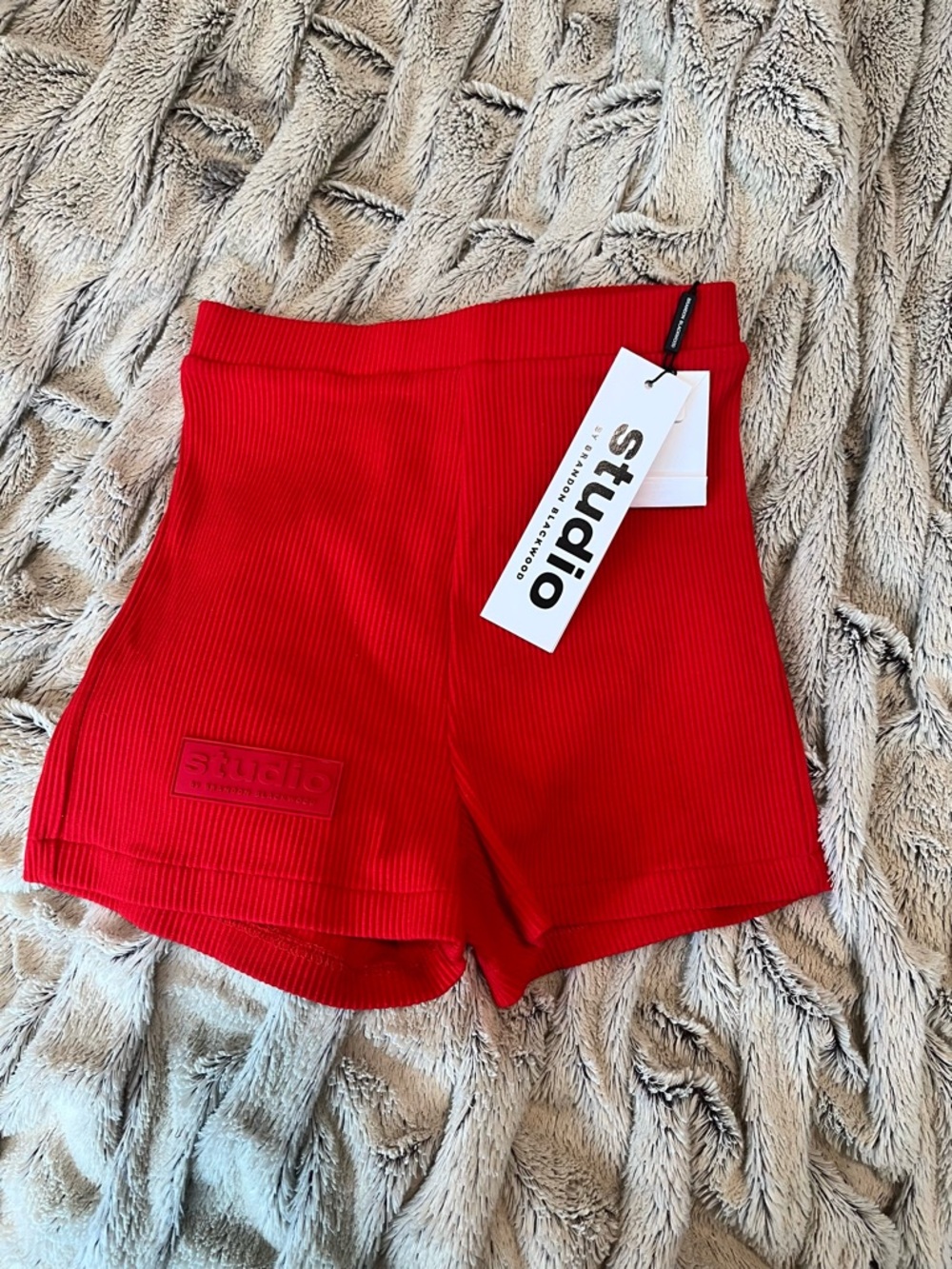 Red Ribbed T High-Waist Shorts Set - Picture 2 of 4